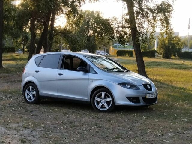 Серый Фольксваген Гольф, объемом двигателя 1.6 л и пробегом 248 тыс. км за 4300 $, фото 7 на Automoto.ua