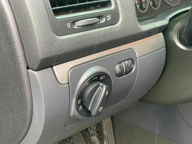 Серый Фольксваген Гольф, объемом двигателя 2 л и пробегом 185 тыс. км за 5740 $, фото 23 на Automoto.ua