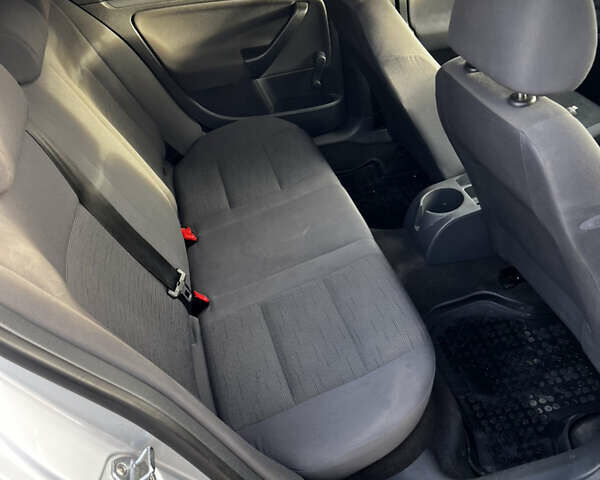 Серый Фольксваген Гольф, объемом двигателя 1.6 л и пробегом 230 тыс. км за 4900 $, фото 7 на Automoto.ua