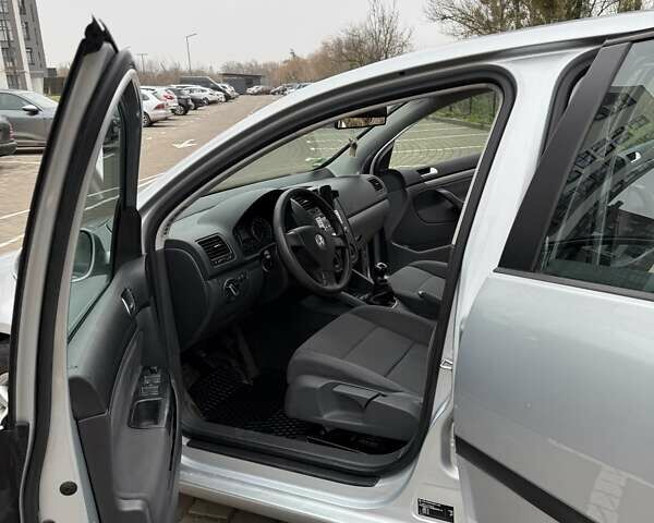 Серый Фольксваген Гольф, объемом двигателя 1.6 л и пробегом 181 тыс. км за 5500 $, фото 11 на Automoto.ua