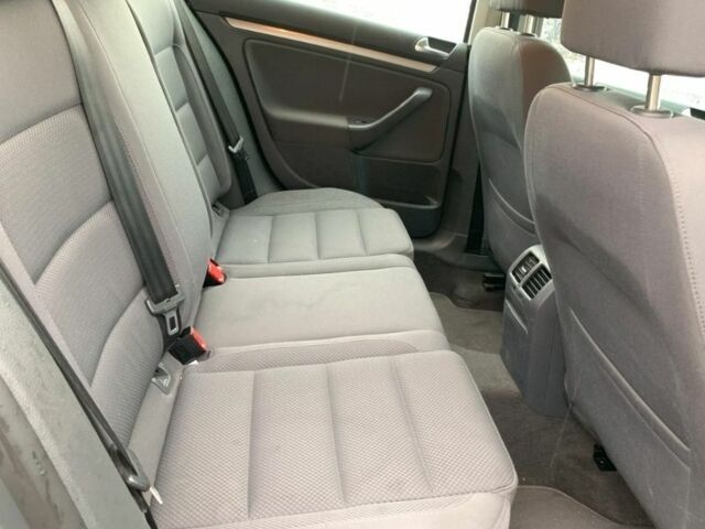 Фольксваген Гольф 2005 в Виннице на Automoto.ua Серый Фольксваген Гольф, объемом двигателя 2 л и пробегом 185 тыс. км за 5700 $, фото 5 на Automoto.ua