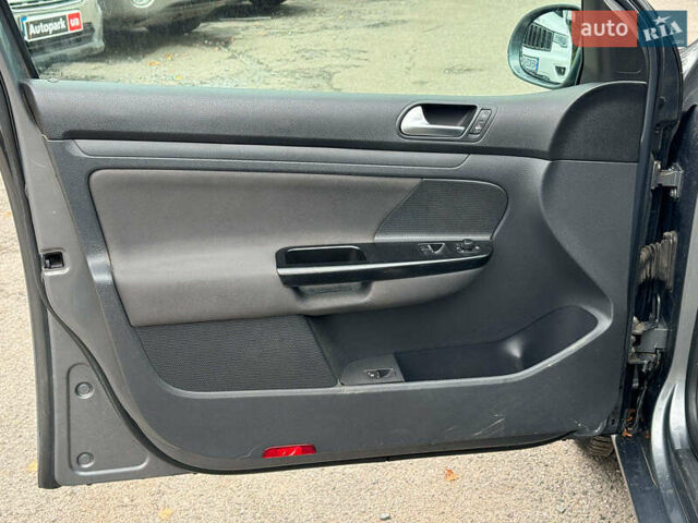 Серый Фольксваген Гольф, объемом двигателя 1.4 л и пробегом 271 тыс. км за 5190 $, фото 10 на Automoto.ua