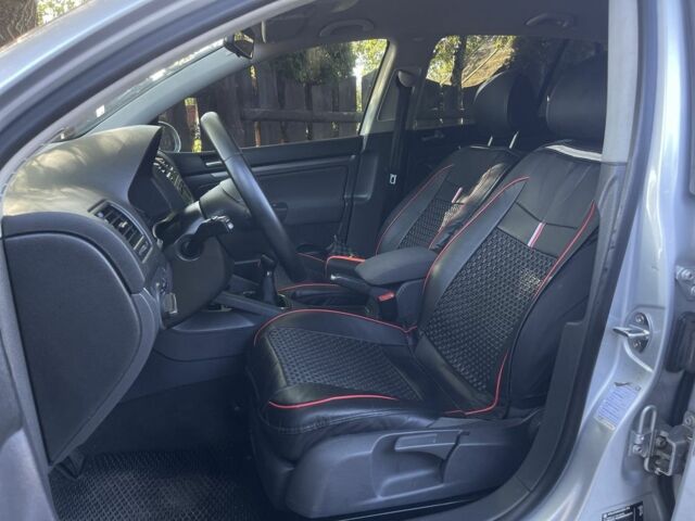 Серый Фольксваген Гольф, объемом двигателя 2 л и пробегом 251 тыс. км за 5400 $, фото 12 на Automoto.ua