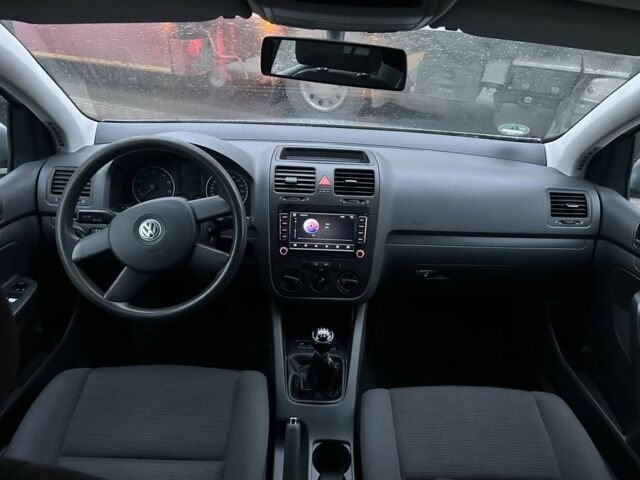 Серый Фольксваген Гольф, объемом двигателя 1.4 л и пробегом 278 тыс. км за 4799 $, фото 9 на Automoto.ua