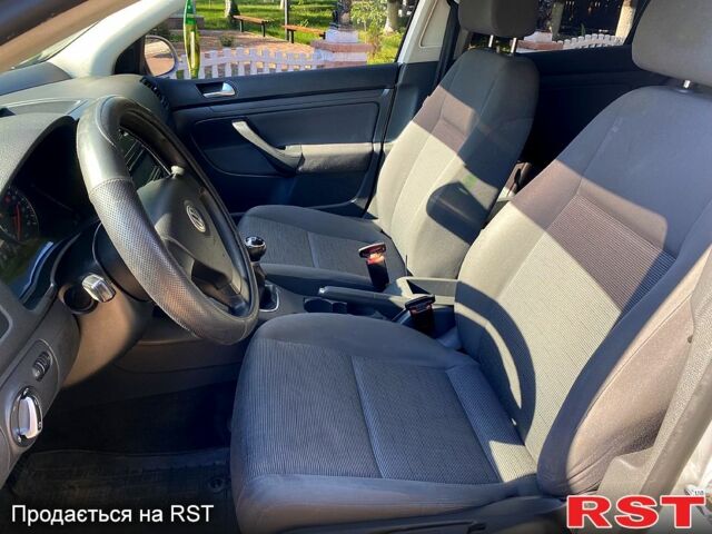 Сірий Фольксваген Гольф, об'ємом двигуна 1.6 л та пробігом 215 тис. км за 5150 $, фото 4 на Automoto.ua