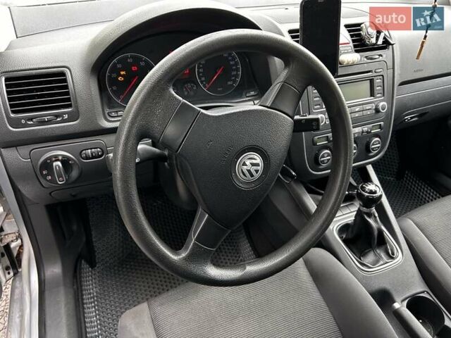 Серый Фольксваген Гольф, объемом двигателя 1.6 л и пробегом 221 тыс. км за 4200 $, фото 17 на Automoto.ua