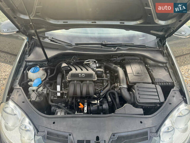 Серый Фольксваген Гольф, объемом двигателя 1.6 л и пробегом 180 тыс. км за 5900 $, фото 59 на Automoto.ua