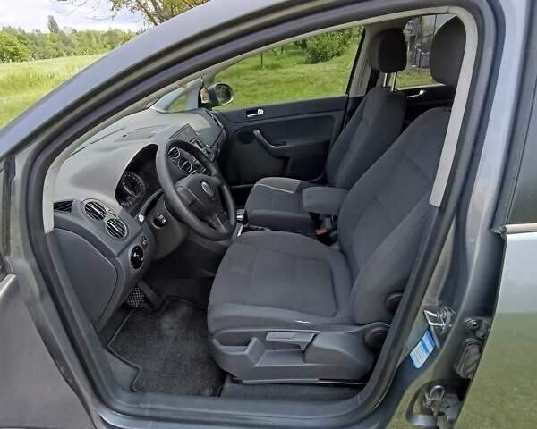 Серый Фольксваген Гольф, объемом двигателя 1.6 л и пробегом 273 тыс. км за 5600 $, фото 7 на Automoto.ua