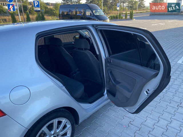 Фольксваген Гольф 2005 у Ямпіль на Automoto.ua Сірий Фольксваген Гольф, об'ємом двигуна 1.6 л та пробігом 266 тис. км за 5750 $, фото 16 на Automoto.ua