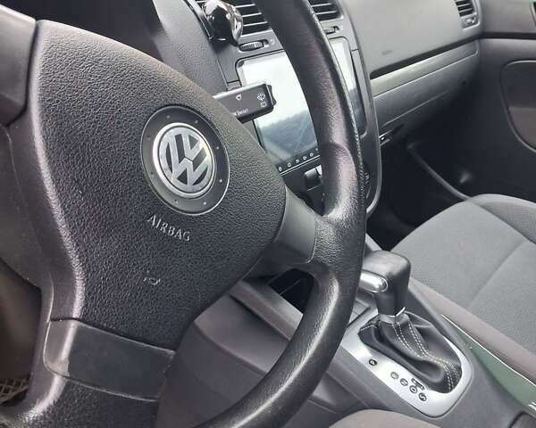 Серый Фольксваген Гольф, объемом двигателя 1.6 л и пробегом 212 тыс. км за 6350 $, фото 3 на Automoto.ua