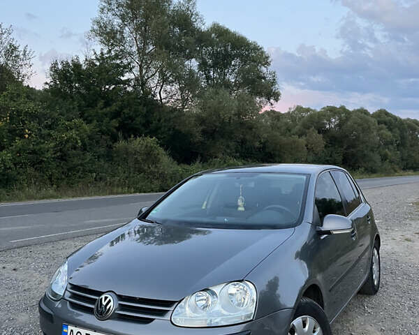 Фольксваген Гольф 2005 в Сваляве на Automoto.ua Серый Фольксваген Гольф, объемом двигателя 1.39 л и пробегом 191 тыс. км за 4700 $, фото 2 на Automoto.ua