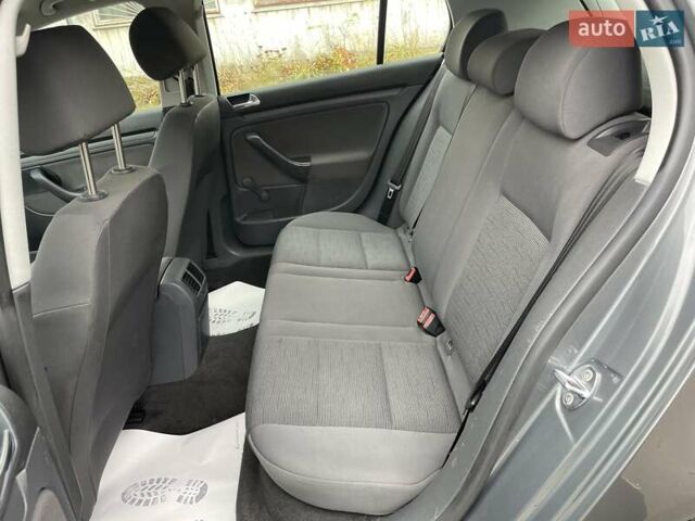 Серый Фольксваген Гольф, объемом двигателя 1.6 л и пробегом 262 тыс. км за 6950 $, фото 57 на Automoto.ua