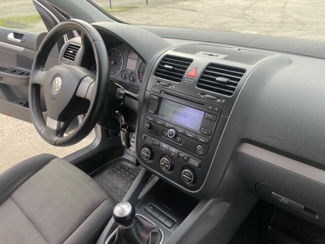 Серый Фольксваген Гольф, объемом двигателя 1.6 л и пробегом 173 тыс. км за 5000 $, фото 16 на Automoto.ua