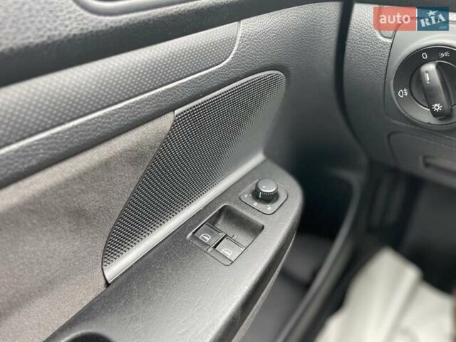 Серый Фольксваген Гольф, объемом двигателя 1.6 л и пробегом 262 тыс. км за 6950 $, фото 40 на Automoto.ua