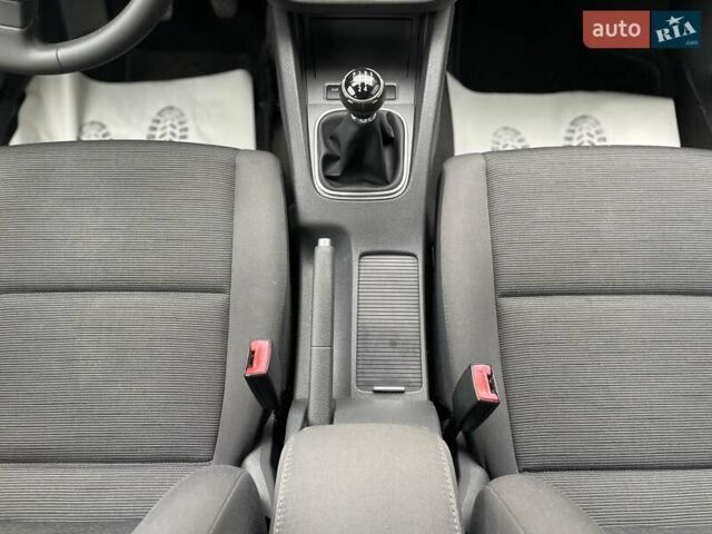 Серый Фольксваген Гольф, объемом двигателя 1.6 л и пробегом 262 тыс. км за 6950 $, фото 47 на Automoto.ua