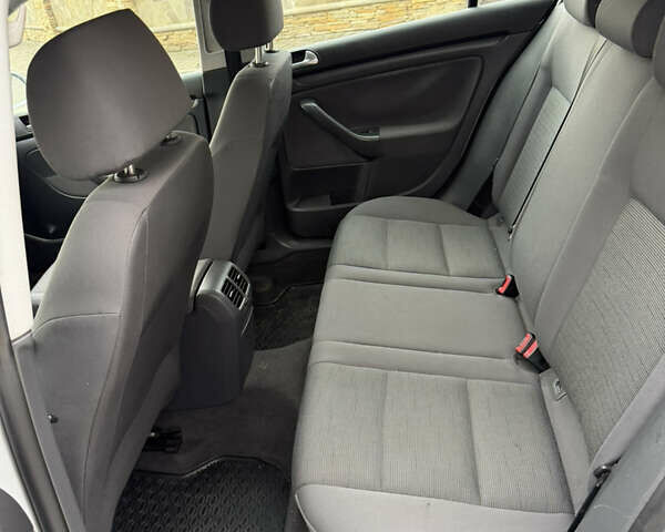 Серый Фольксваген Гольф, объемом двигателя 1.6 л и пробегом 247 тыс. км за 6800 $, фото 14 на Automoto.ua