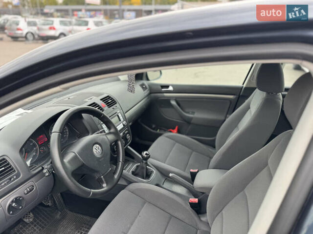 Серый Фольксваген Гольф, объемом двигателя 1.6 л и пробегом 251 тыс. км за 6700 $, фото 9 на Automoto.ua