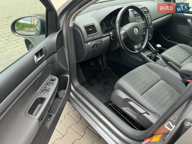 Серый Фольксваген Гольф, объемом двигателя 1.6 л и пробегом 245 тыс. км за 5600 $, фото 6 на Automoto.ua