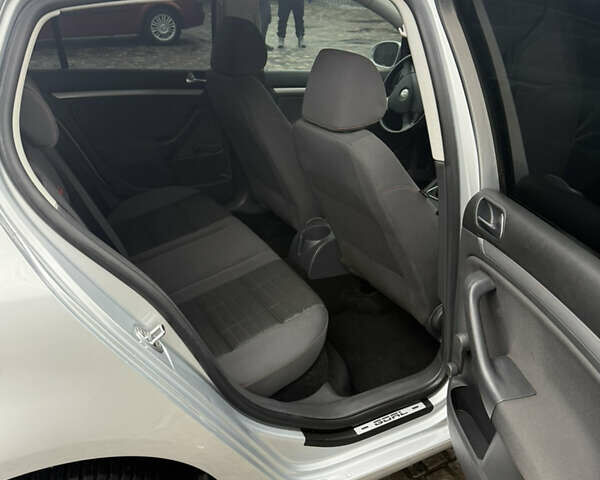 Серый Фольксваген Гольф, объемом двигателя 1.4 л и пробегом 235 тыс. км за 5400 $, фото 6 на Automoto.ua