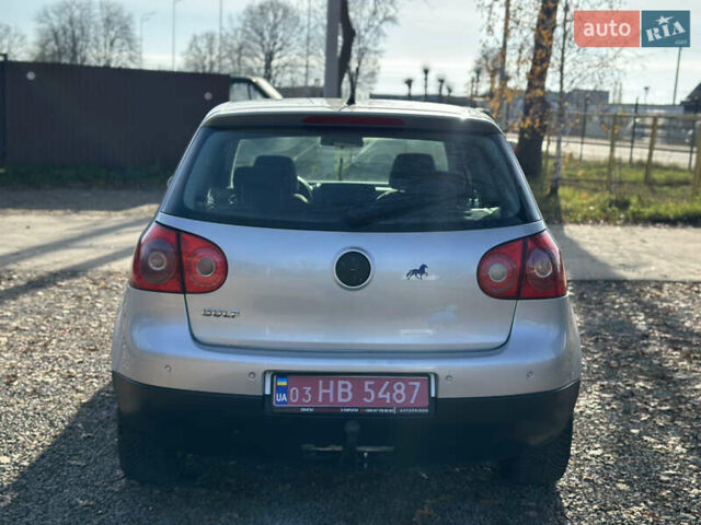 Серый Фольксваген Гольф, объемом двигателя 1.6 л и пробегом 235 тыс. км за 5100 $, фото 13 на Automoto.ua