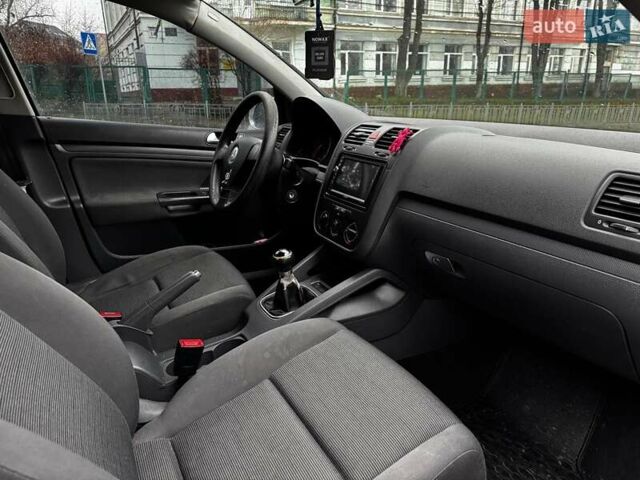 Сірий Фольксваген Гольф, об'ємом двигуна 1.4 л та пробігом 288 тис. км за 4490 $, фото 31 на Automoto.ua