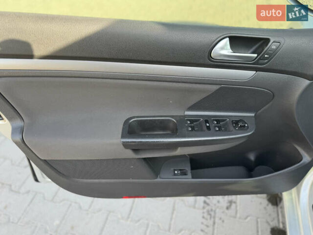 Сірий Фольксваген Гольф, об'ємом двигуна 1.39 л та пробігом 221 тис. км за 4400 $, фото 6 на Automoto.ua