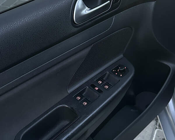 Серый Фольксваген Гольф, объемом двигателя 1.4 л и пробегом 288 тыс. км за 4000 $, фото 10 на Automoto.ua