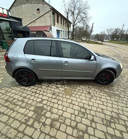 Серый Фольксваген Гольф, объемом двигателя 1.6 л и пробегом 220 тыс. км за 5900 $, фото 1 на Automoto.ua