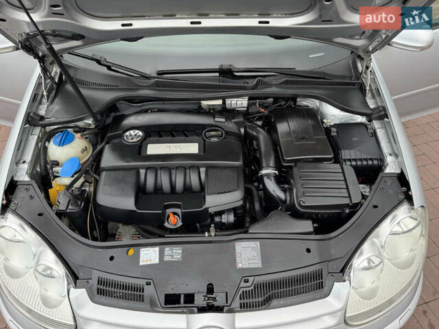 Сірий Фольксваген Гольф, об'ємом двигуна 1.6 л та пробігом 179 тис. км за 6899 $, фото 26 на Automoto.ua