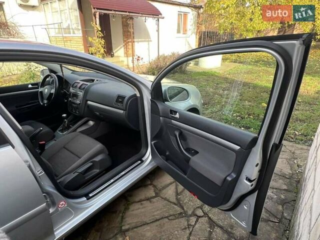 Серый Фольксваген Гольф, объемом двигателя 1.4 л и пробегом 260 тыс. км за 5900 $, фото 4 на Automoto.ua