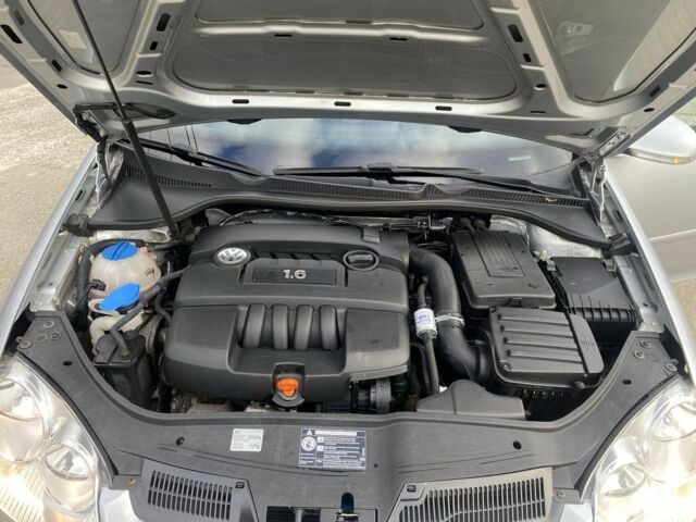 Серый Фольксваген Гольф, объемом двигателя 1.6 л и пробегом 173 тыс. км за 5000 $, фото 18 на Automoto.ua