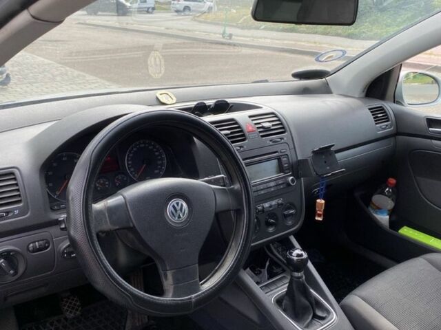 Сірий Фольксваген Гольф, об'ємом двигуна 1.6 л та пробігом 380 тис. км за 5000 $, фото 4 на Automoto.ua