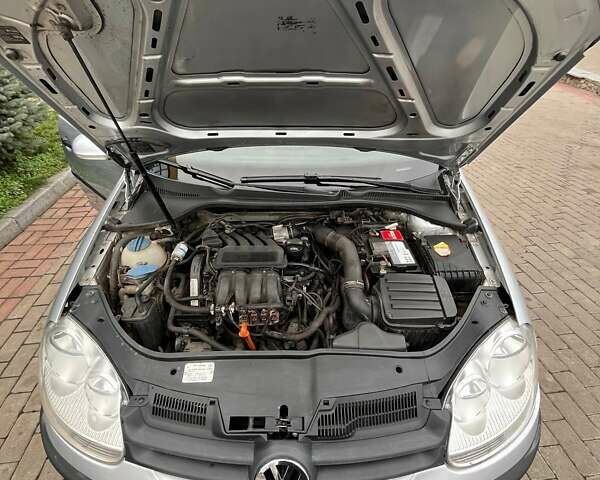 Серый Фольксваген Гольф, объемом двигателя 1.6 л и пробегом 209 тыс. км за 5900 $, фото 5 на Automoto.ua