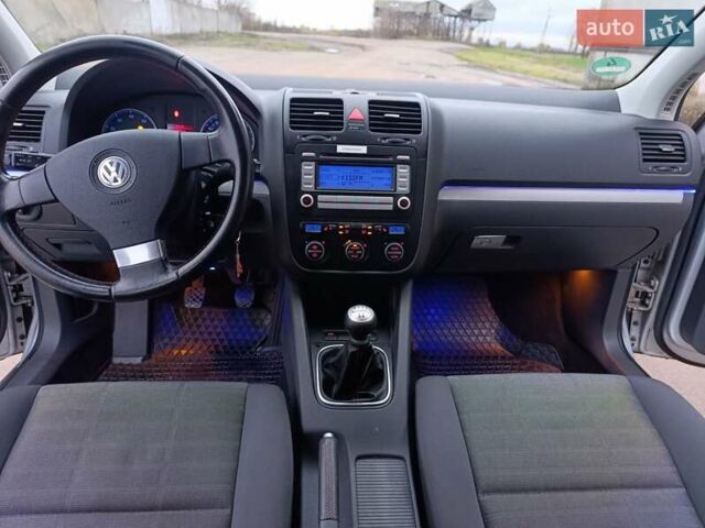 Серый Фольксваген Гольф, объемом двигателя 1.6 л и пробегом 256 тыс. км за 5650 $, фото 14 на Automoto.ua