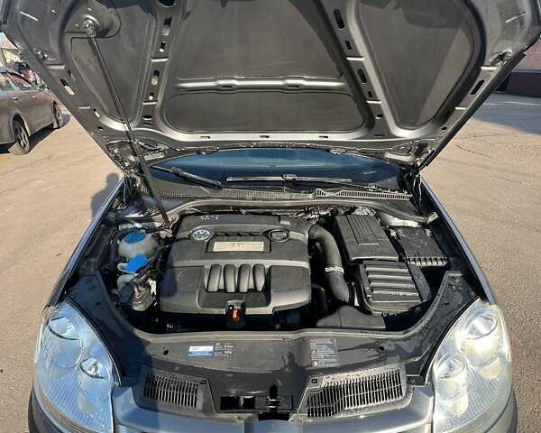 Серый Фольксваген Гольф, объемом двигателя 1.6 л и пробегом 235 тыс. км за 6500 $, фото 10 на Automoto.ua