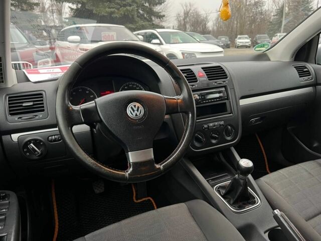 Серый Фольксваген Гольф, объемом двигателя 1.4 л и пробегом 233 тыс. км за 5900 $, фото 15 на Automoto.ua