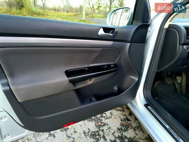 Серый Фольксваген Гольф, объемом двигателя 1.4 л и пробегом 235 тыс. км за 4699 $, фото 24 на Automoto.ua