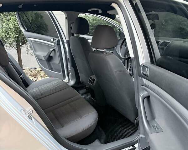 Серый Фольксваген Гольф, объемом двигателя 1.6 л и пробегом 260 тыс. км за 5300 $, фото 4 на Automoto.ua