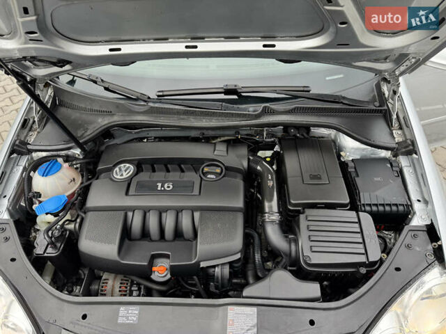 Сірий Фольксваген Гольф, об'ємом двигуна 1.6 л та пробігом 240 тис. км за 6950 $, фото 30 на Automoto.ua
