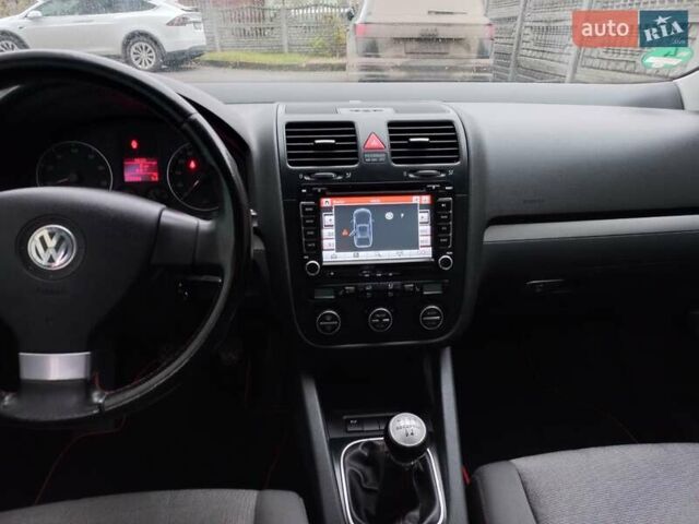 Серый Фольксваген Гольф, объемом двигателя 1.4 л и пробегом 216 тыс. км за 5800 $, фото 9 на Automoto.ua