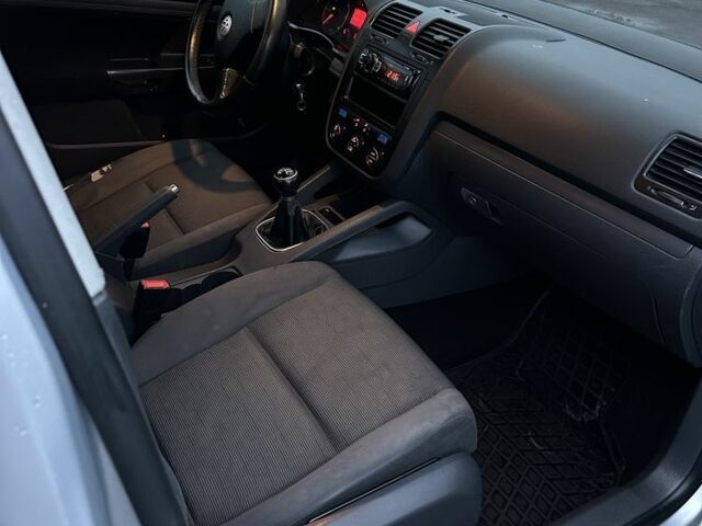 Сірий Фольксваген Гольф, об'ємом двигуна 1.9 л та пробігом 286 тис. км за 5200 $, фото 17 на Automoto.ua