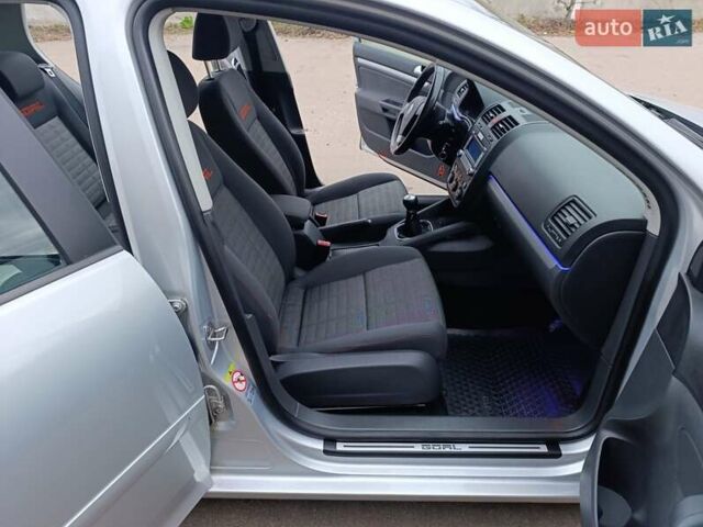 Серый Фольксваген Гольф, объемом двигателя 1.6 л и пробегом 256 тыс. км за 5650 $, фото 21 на Automoto.ua