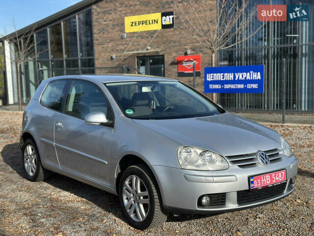 Серый Фольксваген Гольф, объемом двигателя 1.6 л и пробегом 235 тыс. км за 5100 $, фото 3 на Automoto.ua