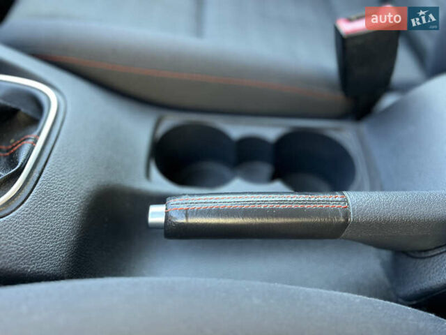 Серый Фольксваген Гольф, объемом двигателя 1.6 л и пробегом 216 тыс. км за 5900 $, фото 11 на Automoto.ua