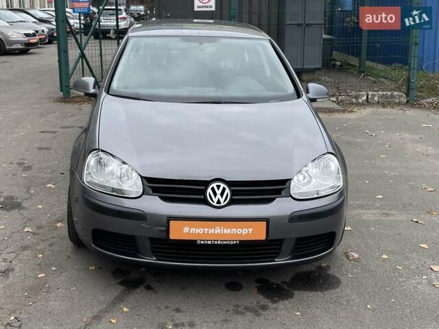 Серый Фольксваген Гольф, объемом двигателя 1.6 л и пробегом 262 тыс. км за 6950 $, фото 1 на Automoto.ua