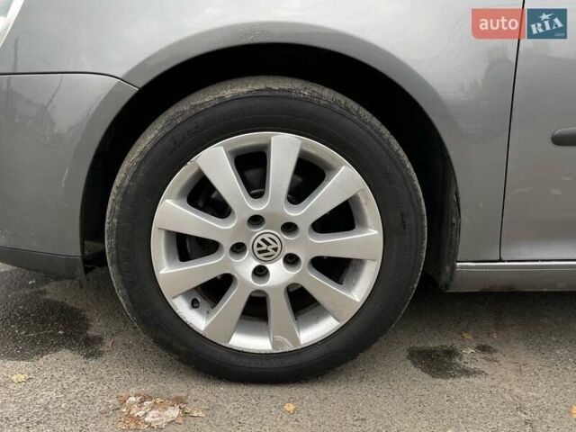 Серый Фольксваген Гольф, объемом двигателя 1.6 л и пробегом 262 тыс. км за 6950 $, фото 20 на Automoto.ua