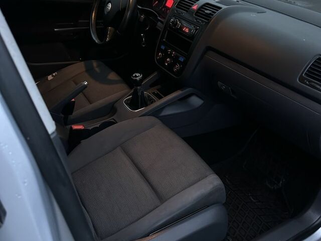 Сірий Фольксваген Гольф, об'ємом двигуна 1.9 л та пробігом 286 тис. км за 5200 $, фото 18 на Automoto.ua