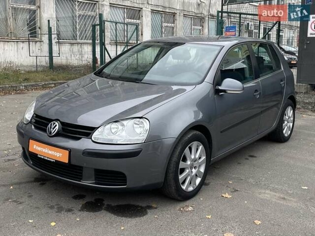 Серый Фольксваген Гольф, объемом двигателя 1.6 л и пробегом 262 тыс. км за 6950 $, фото 2 на Automoto.ua