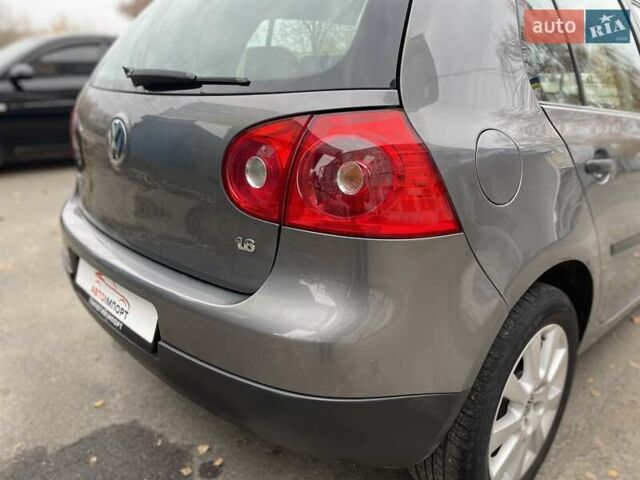 Серый Фольксваген Гольф, объемом двигателя 1.6 л и пробегом 262 тыс. км за 6950 $, фото 16 на Automoto.ua