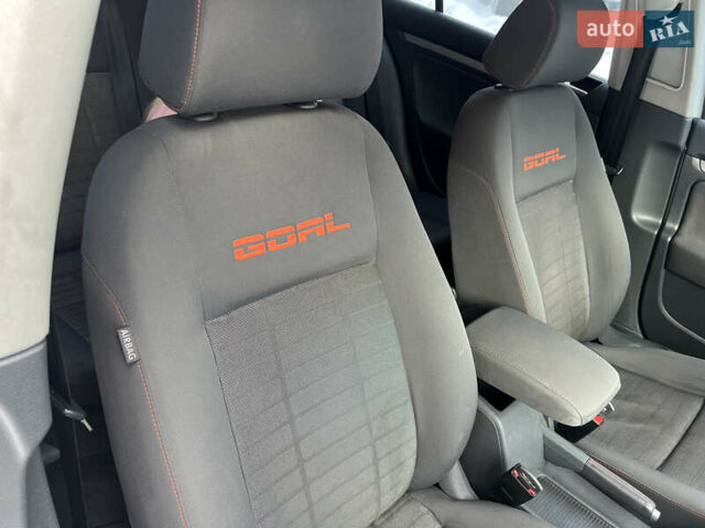 Серый Фольксваген Гольф, объемом двигателя 1.39 л и пробегом 303 тыс. км за 4500 $, фото 8 на Automoto.ua